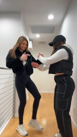 Krissyspaulding Casual Dance In Hallway OnlyFans Video Leaked