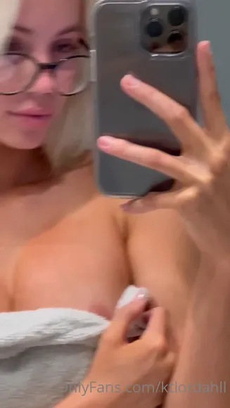 Ktlordahl Towel Drop Mirror Selfie OnlyFans Video Leaked
