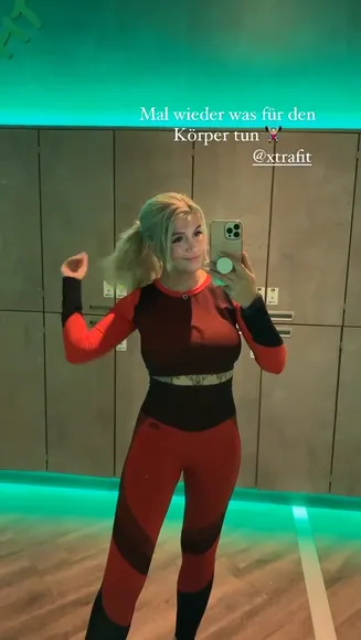 Kunshikitty Red And Black Bodysuit Pose OnlyFans Video Leaked
