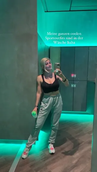 Kunshikitty Sporty Crop Top Pose OnlyFans Video Leaked
