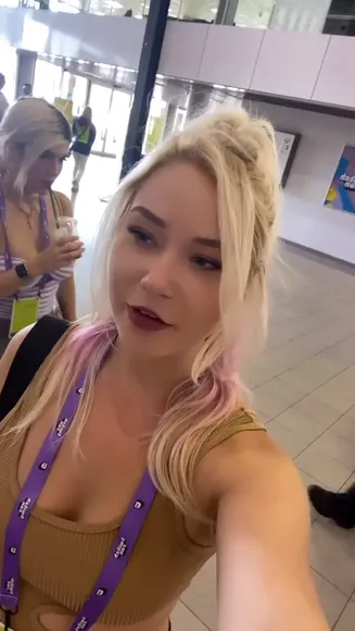Kunshikitty Low Cut Top Tease OnlyFans Video Leaked