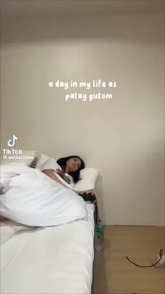 Kurixtee Legs Spread On Bed OnlyFans Video Leaked