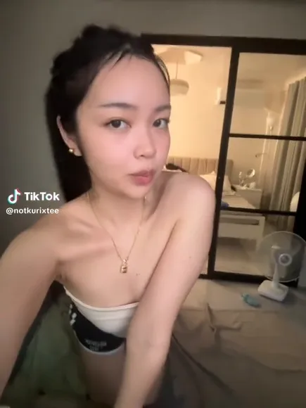 Kurixtee Strapless Top Tease OnlyFans Video Leaked