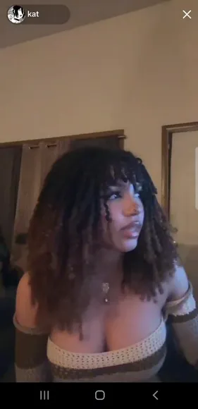 Kvrtez Low-Cut Crochet Top OnlyFans Video Leaked
