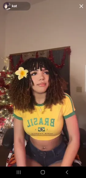 Kvrtez Yellow Crop Top Tease OnlyFans Video Leaked