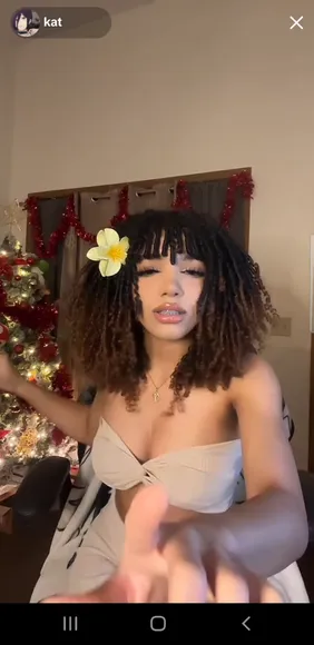 Kvrtez Strapless Top Tease OnlyFans Video Leaked