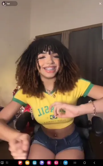 Kvrtez Crop Top Belly Tease OnlyFans Video Leaked