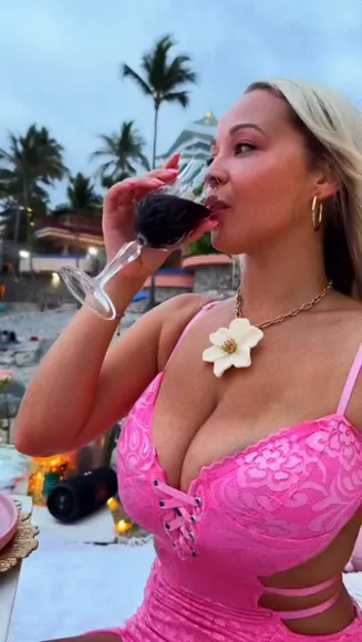 Kylie_knh Pink Lace Bodysuit Sipping OnlyFans Video Leaked