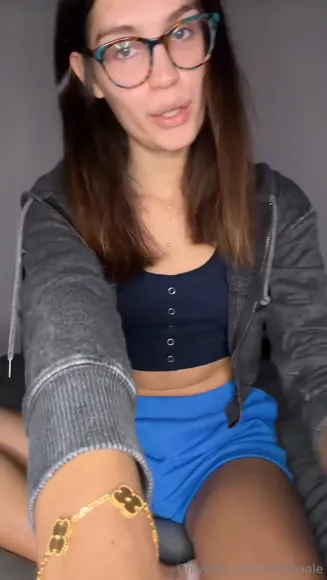 Kyliehaale Bare Feet Tease OnlyFans Video Leaked