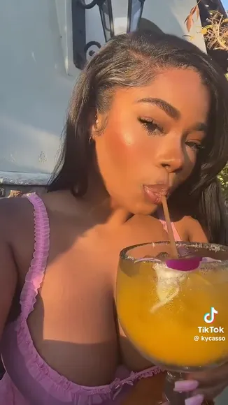 Kyylarenee Pink Ruffled Bikini Top OnlyFans Video Leaked