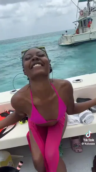 Kyylarenee Shiny Bikini Booty Shake OnlyFans Video Leaked