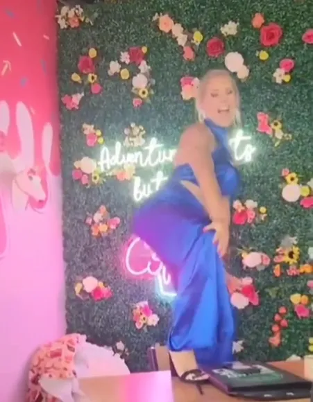 Laceyevanswwe Blue Dress Twerk OnlyFans Video Leaked