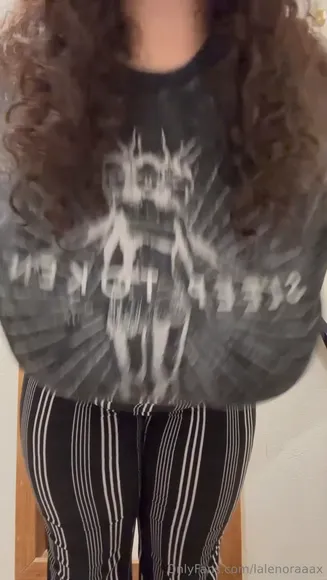 Lalenoraaax Tits Out Under Crop Top OnlyFans Video Leaked