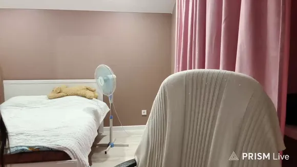 Lalipinkcheeks Bending Over Chair OnlyFans Video Leaked