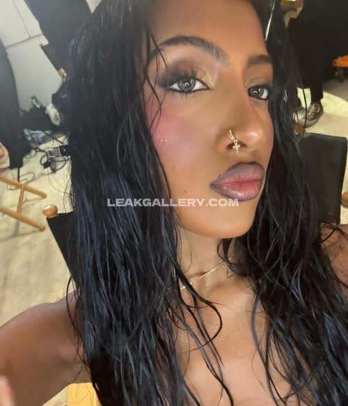 Lararajj Wet Hair Selfie Pose OnlyFans Photo Leaked