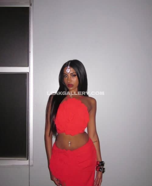 Lararajj Red Crop Top Tease OnlyFans Photo Leaked