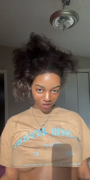 Lasirena_virtual T-Shirt Tease With Curves OnlyFans Video Leaked