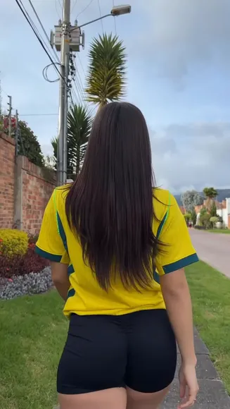 laura02av video thumbnail