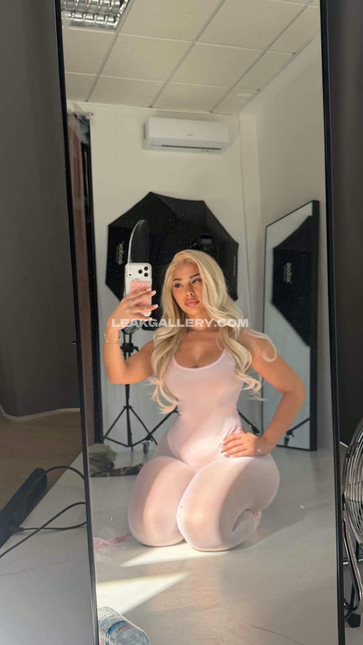 Laurgmzz / Angelgmzz Exclusive Leaked Nude OnlyFans #14771541