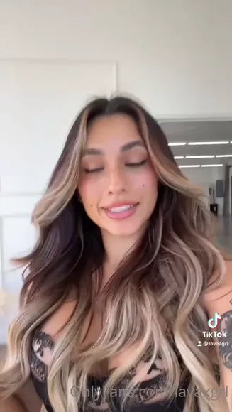 Lavaxgrl Smiling With Long Hair OnlyFans Video Leaked