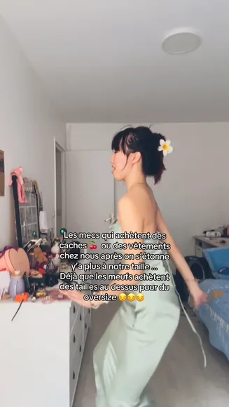 Laviedechlochette2 Off-Shoulder Dress Tease OnlyFans Video Leaked