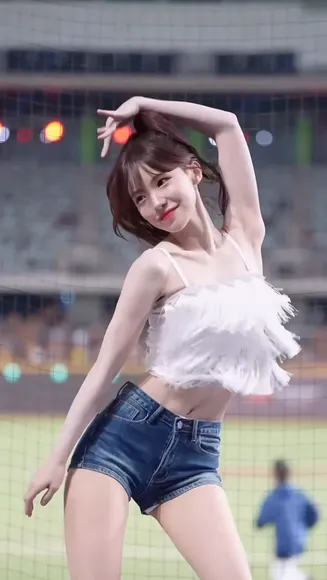 Le_dahye Denim Shorts Dance Move OnlyFans Video Leaked