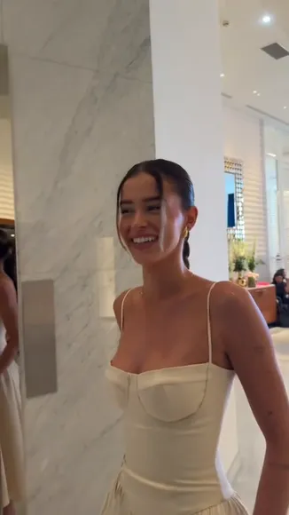 Leaelui Strapless Dress Pose OnlyFans Video Leaked