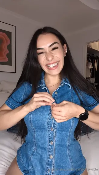 Leahgoeswilde Denim Shirt Unbuttoning Tease OnlyFans Video Leaked