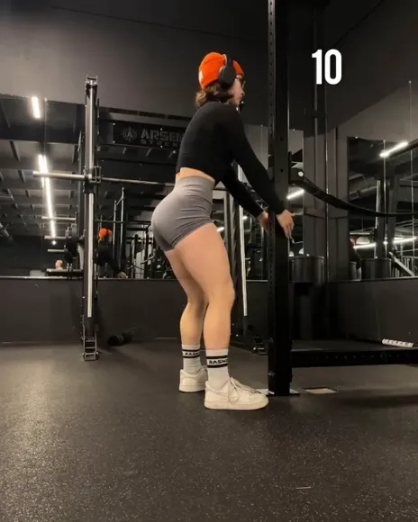 Leanbeefpatty Tight Shorts Squat Pose OnlyFans Video Leaked
