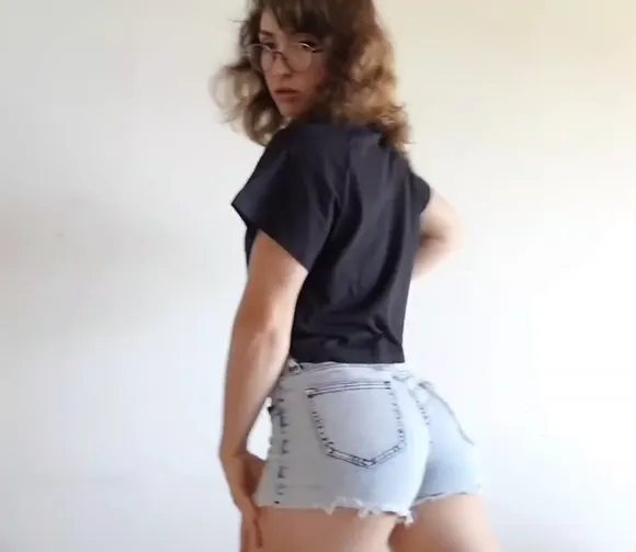 Leanbeefpatty Denim Shorts Ass Shot OnlyFans Video Leaked