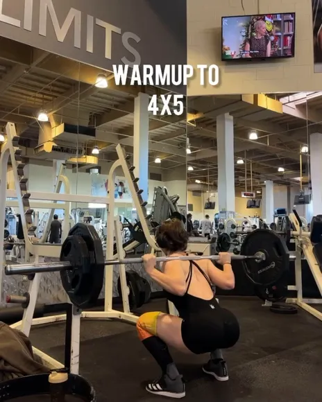 Leanbeefpatty Squatting In Gym Gear OnlyFans Video Leaked