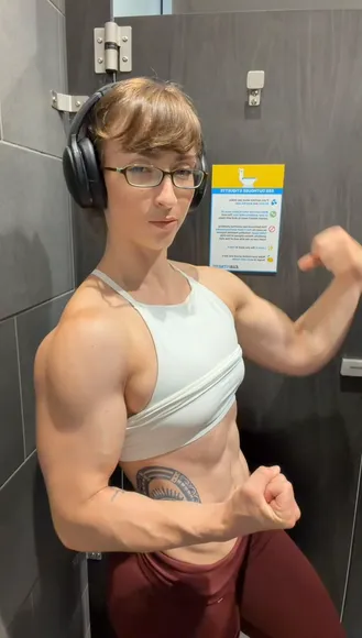 Leanbeefpatty Muscle Flexing Pose OnlyFans Video Leaked