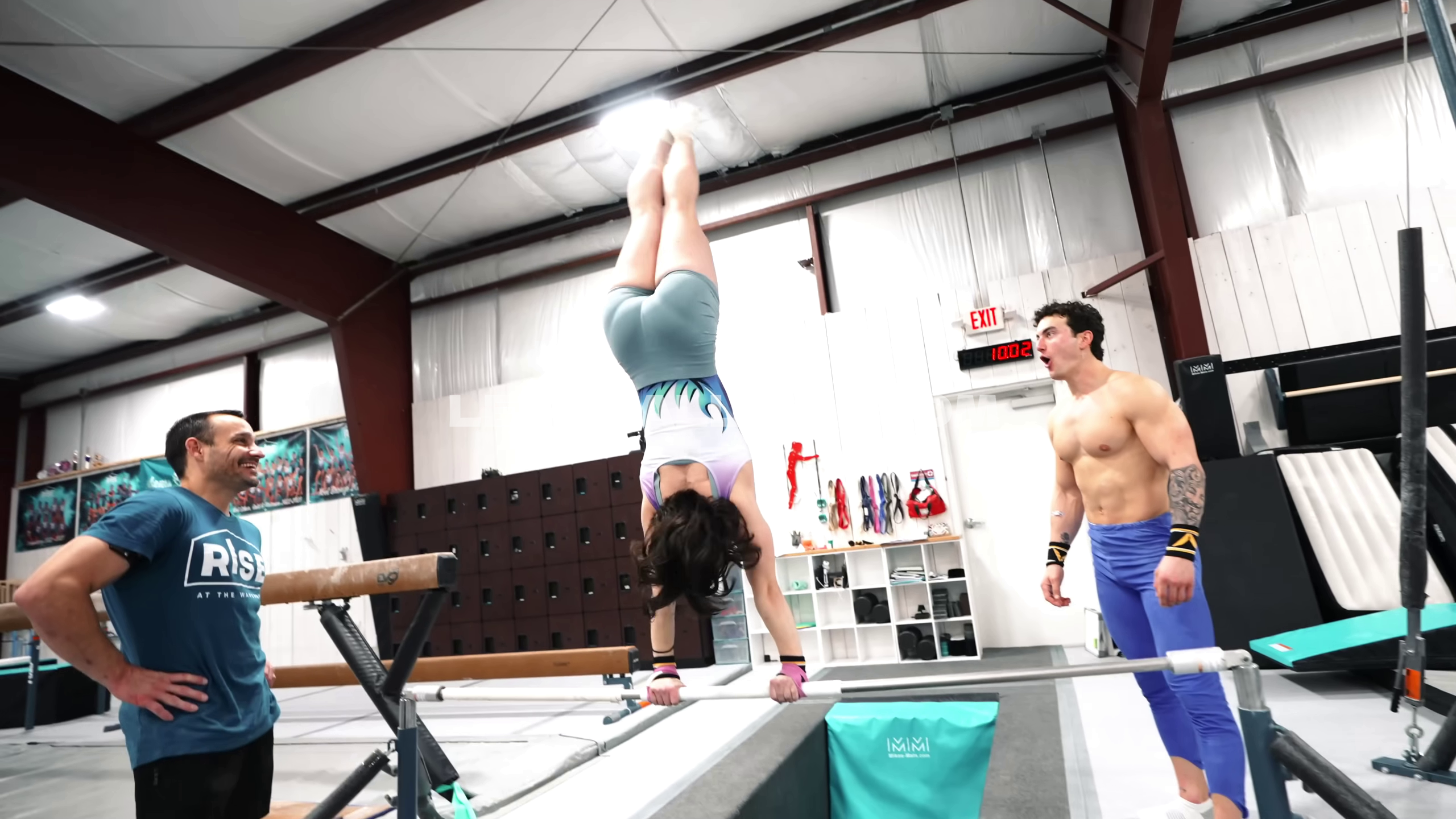 Leanbeefpatty Handstand In Gym Shorts OnlyFans Photo Leaked