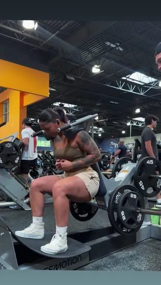 Leighlaurel Gym Shorts Squatting OnlyFans Video Leaked
