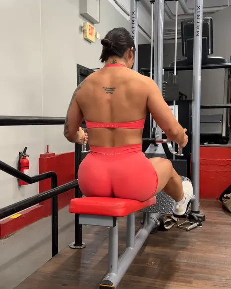 Leighlaurel Tight Red Shorts Flexing OnlyFans Video Leaked