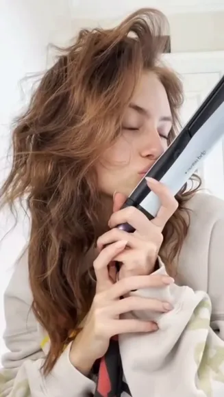 Leniklum Sweatshirt Hair Tousle OnlyFans Video Leaked