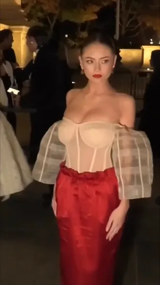 Leniklum Strapless Bodice Tease OnlyFans Video Leaked
