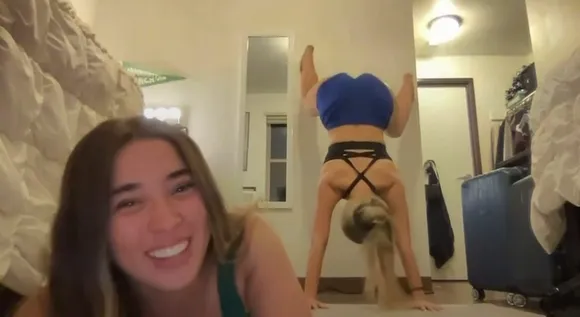 Lexiiivip Bent Over Ass Display OnlyFans Video Leaked