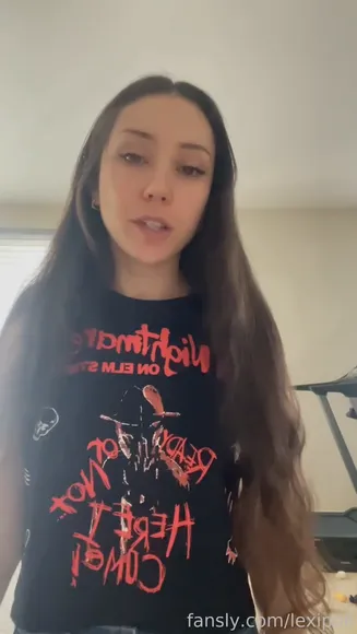 Lexiiivip Topless T-Shirt Removal OnlyFans Video Leaked