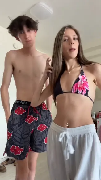 Lexiskylar9 Floral Bikini Top Tease OnlyFans Video Leaked