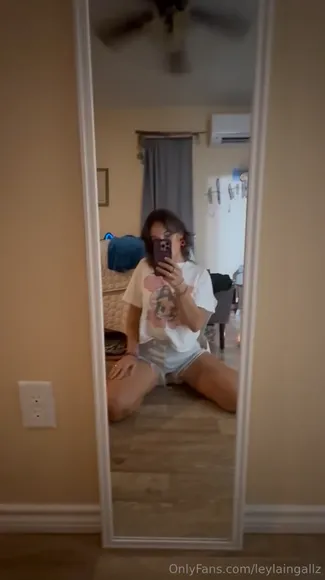 Leylaingallz Topless Mirror Selfie Pose OnlyFans Video Leaked