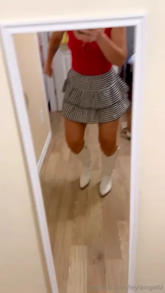 Leylaingallz Red Top Skirt Tease OnlyFans Video Leaked
