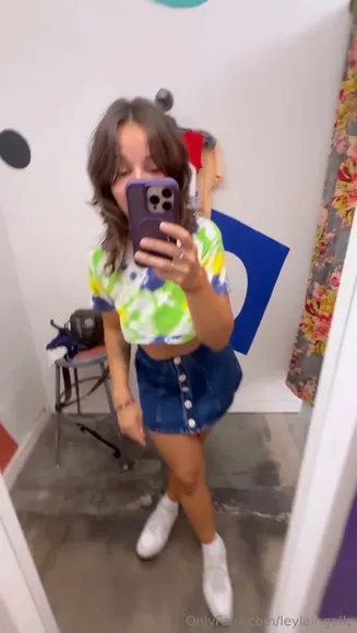 Leylaingallz Tie-Dye Crop Top Tease OnlyFans Video Leaked