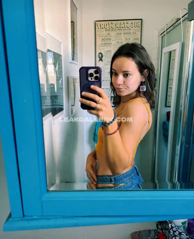 Leylaingallz Yellow Top Tease OnlyFans Photo Leaked