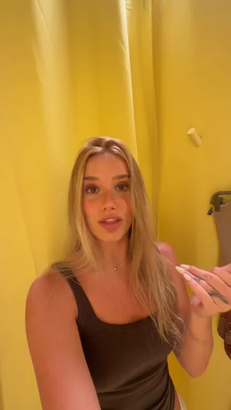 Lia Sikora Mirror Selfie Outfit Changes OnlyFans Video Leaked