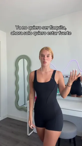 Lia Sikora Tight Black Bodysuit Pose OnlyFans Video Leaked
