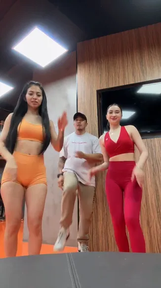 lifeofayemami video thumbnail