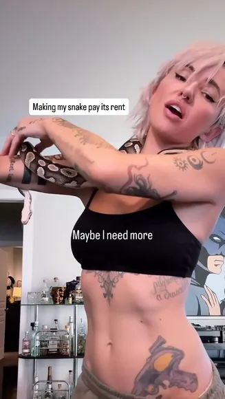 Lights_poxleitner Snake Around Her Neck OnlyFans Video Leaked