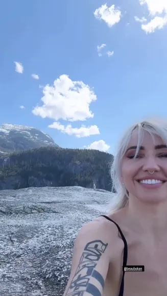Lights_poxleitner Black Bra Outdoor Pose OnlyFans Video Leaked