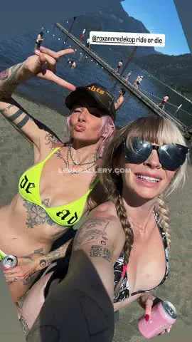 Lights_poxleitner Neon Bikini Pose OnlyFans Photo Leaked